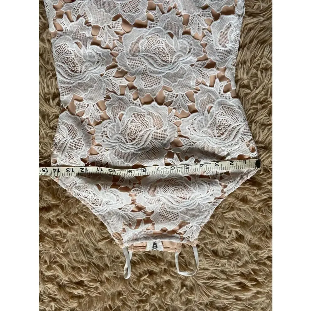 Women's Lulus White Lace Bodycon knee length Dress Size XS - Picture 3 of 4